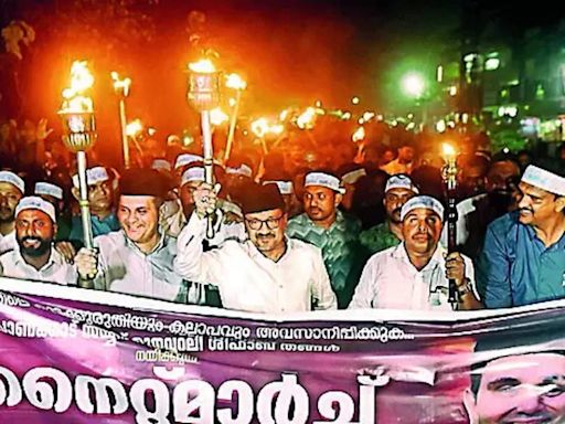 Attempt to implement uniform holy mass in churches triggers protests, clashes in Kerala | Kochi News - Times of India