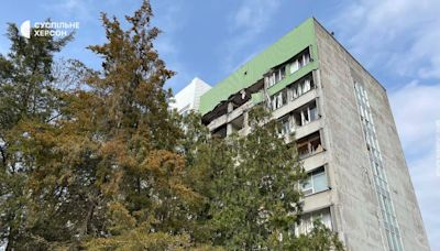 Russians attack one of Kherson's universities: huge holes in facade – photo