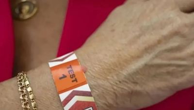 ‘Centinela’: cómo funciona la pulsera contra la sumisión química que se ha estrenado en San Fermín 2024