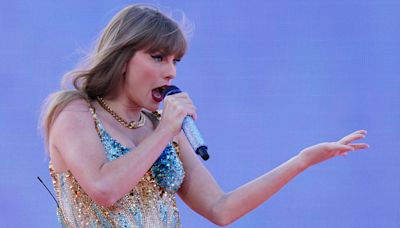 Taylor Swift congratulates newly engaged couple in Murrayfield crowd