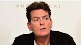 Actor Charlie Sheen es atacado por mujer a las afueras de su casa en Los Ángeles