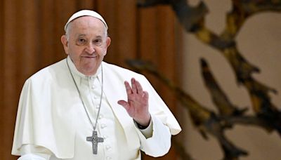 Papa Francisco compara contraceptivos com indústria de armas