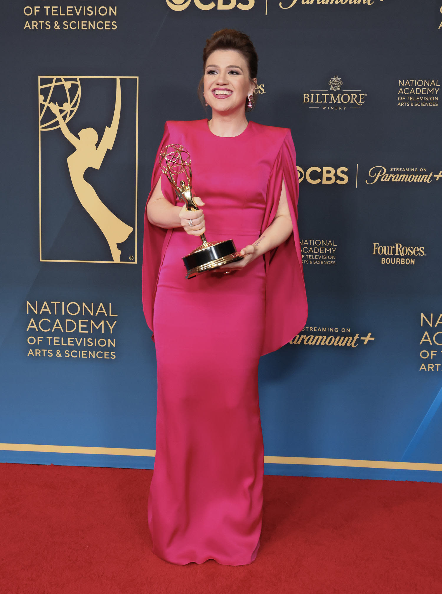 Kelly Clarkson stuns on Daytime Emmys red carpet: What she's said about her recent weight loss