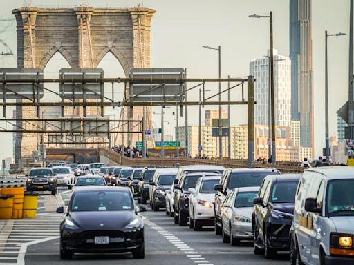 Gobernadora de NY suspende plan para cobrar a la mayoría de los conductores que entren a Manhattan