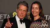 Hugh Grant y su esposa Anna Eberstein salieron de fiesta, tras la gala de los premios BAFTA