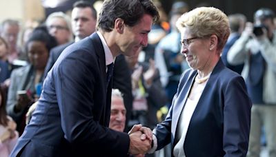 Martin Regg Cohn: Whether or not Justin Trudeau should quit now is the wrong question. Just ask Kathleen Wynne