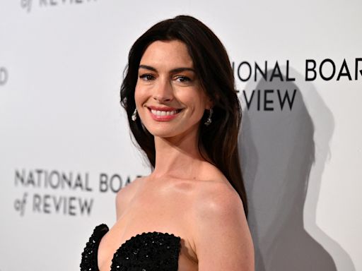 Anne Hathaway celebrates 20th anniversary of ‘Princess Diaries 2’