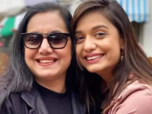 Bigg Boss OTT 1 winner Divya Agarwal pens down an emotional note as her mom falls sick; says, “Their minor wounds are your biggest pain” - Times of India