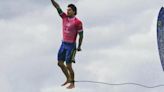 Increíble: ¡Récord olímpico y foto viral para la historia! El surfista que levitó sobre las olas