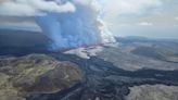 Vulcão na Islândia volta a lançar lava e fumo