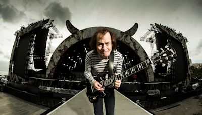 ¿Quién es realmente Angus Young, el único hombre en pie de AC/DC?