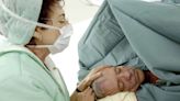 Los médicos que aplican la hipnosis para reducir el uso de la anestesia durante una operación