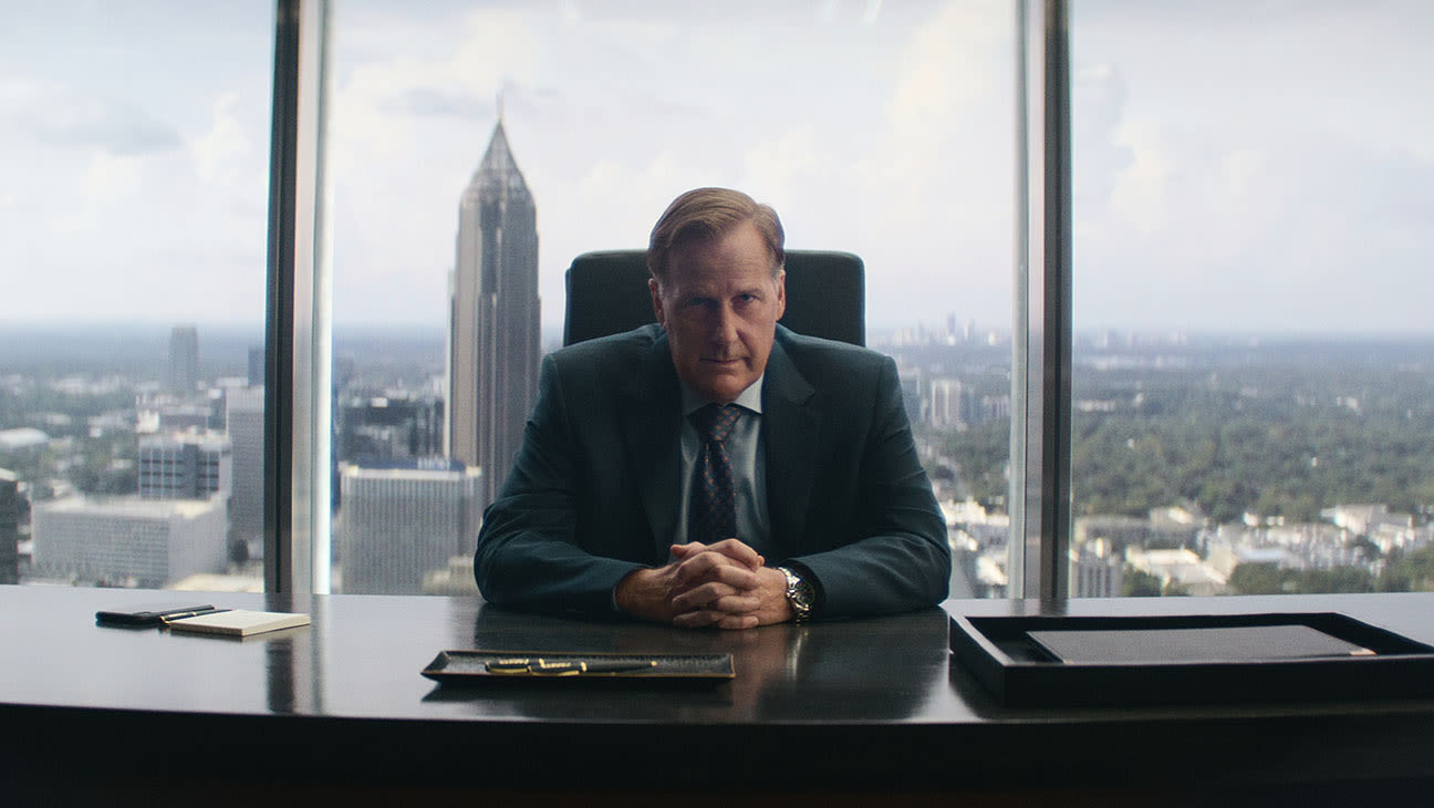 ‘A Man in Full’ Review: Jeff Daniels Bellows, but David E. Kelley’s Tom Wolfe Adaptation for Netflix Is Mostly Hot Air