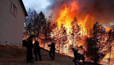 Evacúan a 28 mil personas por incendio Thompson en el norte de California - La Tercera