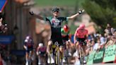 Marianne Vos wins uphill sprint on stage 7 of La Vuelta Femenina after crosswinds split the race