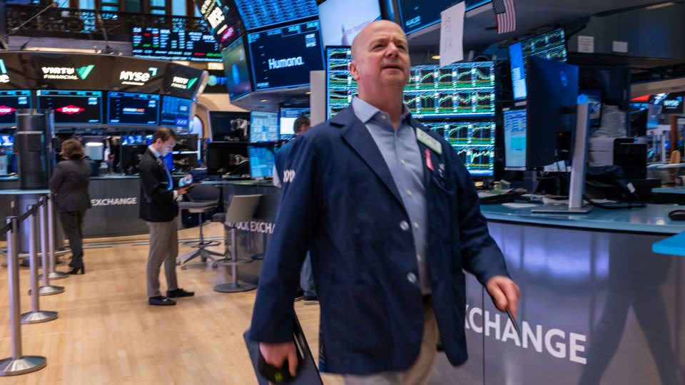 Dow briefly tops 40,000 for first time but ends the day lower