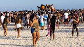 ¿Hasta dónde puede llegar una ciudad para alejar a multitudes de primavera? Miami Beach prueba límites | Opinión