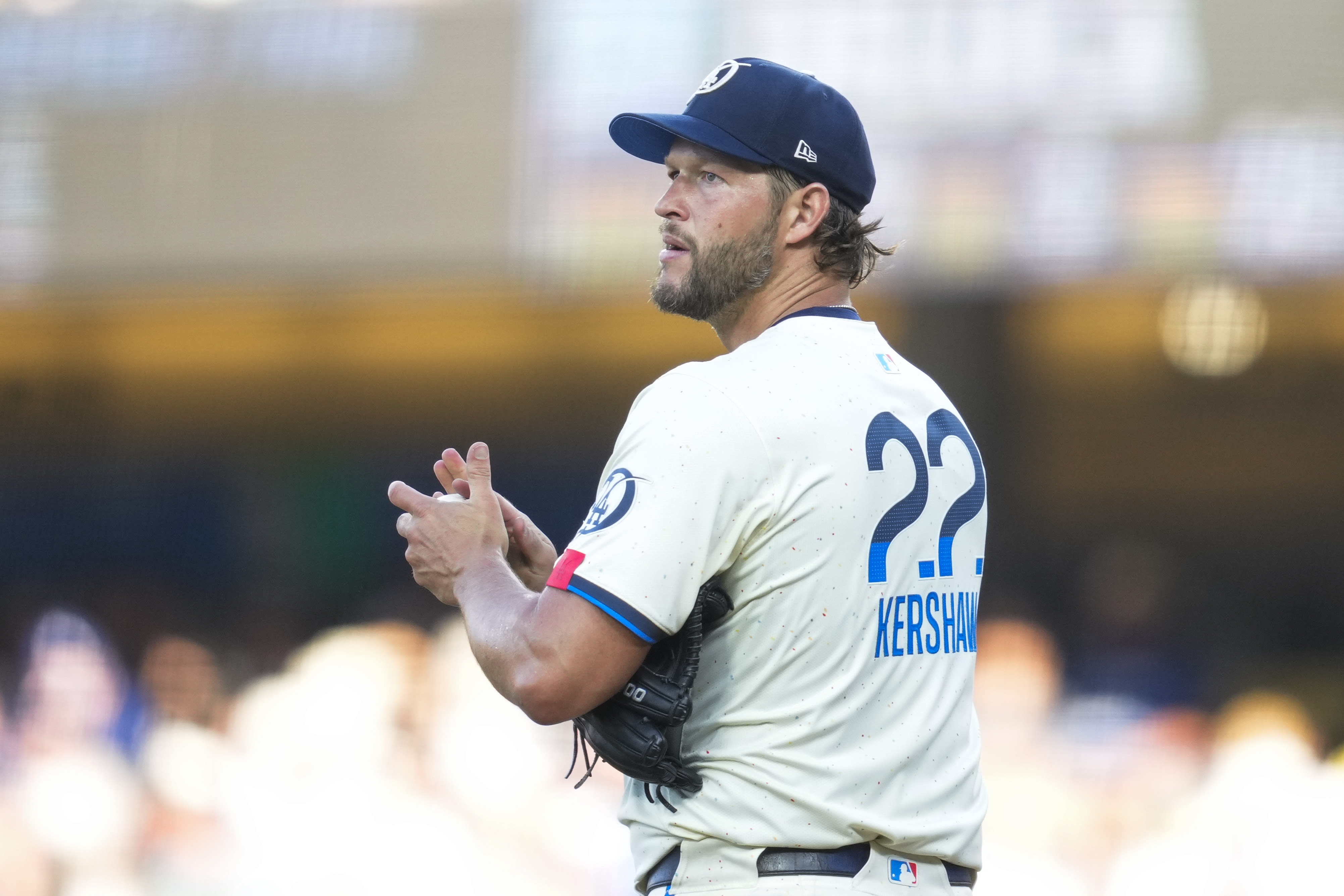 Clayton Kershaw 'trying everything,' even working with Skechers, to ease toe injury