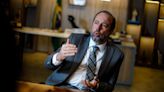 Entrevista: Governo espera que a presidente da Petrobras tenha 'coragem para fazer acontecer', diz ministro de Minas e Energia
