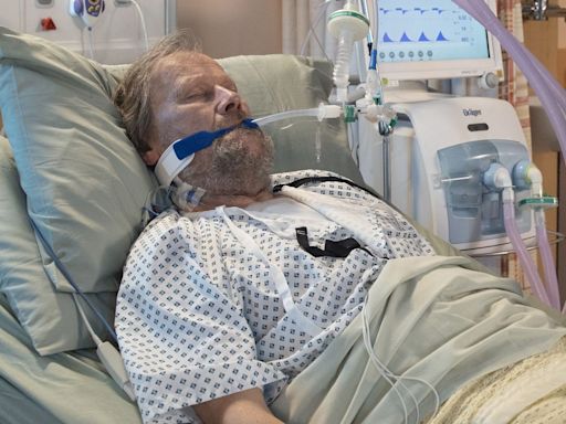 Coronation Street's Roy to receive a surprise visitor in hospital