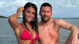 Lionel Messi y Antonela Roccuzzo lucen cuerpazo en una tarde en yate con Luis Suárez y Sofía Balbi