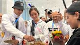 Delegación olímpica palestina es recibida con vítores y regalos en París