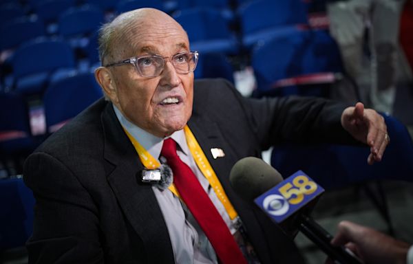 Rudy Giuliani trips and falls at Republican Convention