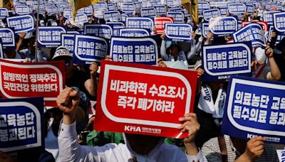 South Korea drops plan to suspend licenses of striking doctors