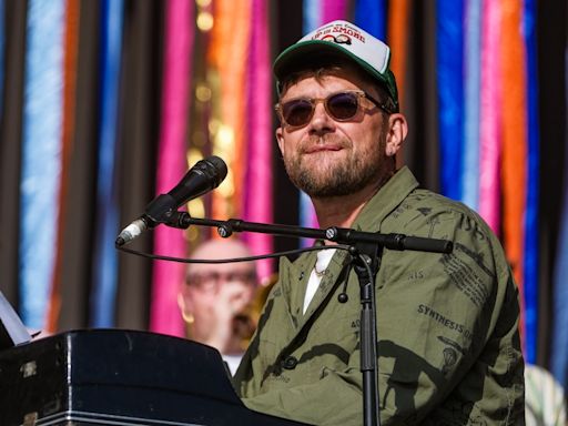 Damon Albarn urges fans to vote during surprise appearance at Glastonbury