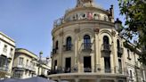 El Ayuntamiento y Bodegas Cayetano del Pino firmarán un convenio para restaurar y recuperar el histórico Reloj del Gallo Azul