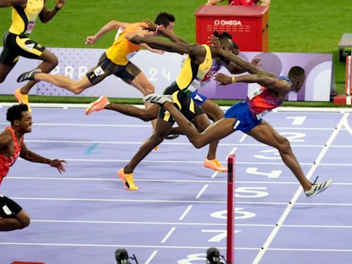 Men's 110m hurdles ends with photo finish