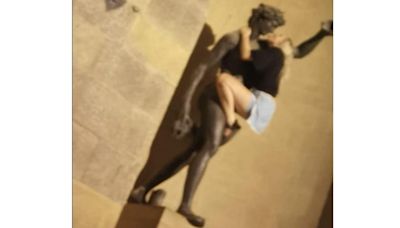 La condena en Italia por la turista que simuló tener sexo con una estatua de Baco, el dios romano del vino y el placer