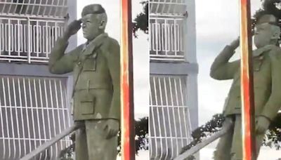 Derriban más estatuas de Hugo Chávez en Venezuela; manifestantes lo celebran