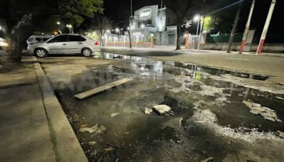 Bulevar y San Lorenzo: queja de vecinos por aguas servidas en la calle