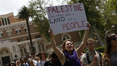 Casi un centenar de universitarios de Los Ángeles detenidos en protestas pro palestinas