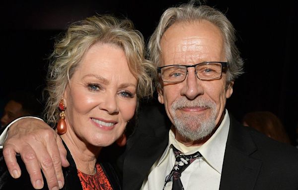 Jean Smart Explains Why She Angrily Called Out A Health Worker After Husband’s Death
