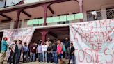 Pobladores liberan palacio municipal de Pluma Hidalgo