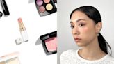 CHANEL Beauty 三月彩妝整理：腮紅盤上的斜紋軟呢、三種潤唇膏擦法… 9 項化妝品一次開箱！