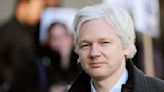 El fundador de WikiLeaks Julian Assange se detiene en Bangkok camino a corte de Estados Unidos y de salir libre