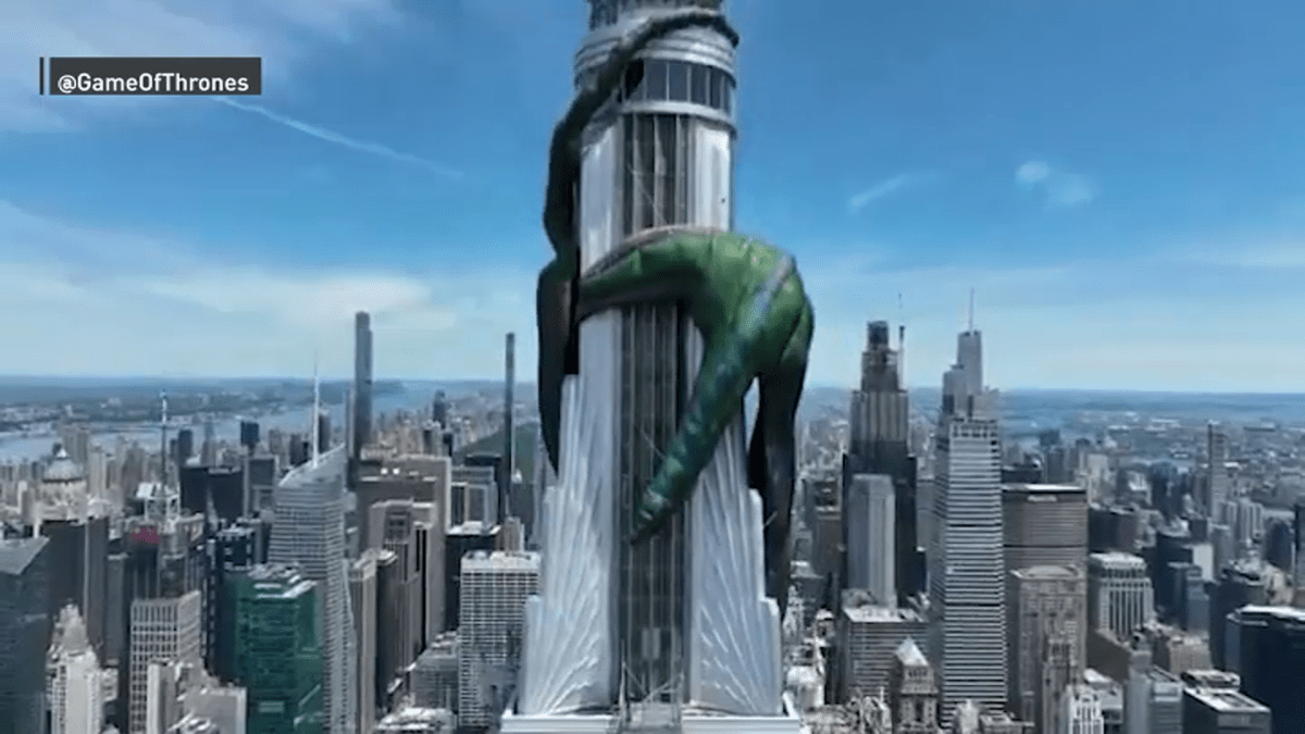 Yes. There really is a giant inflatable dragon atop the Empire State Building