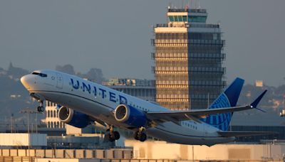 US Airlines May Soon Face Cash Penalties for Delayed Flights