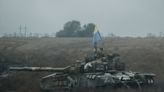 Video shows moment Ukrainian soldiers capture Russian "turtle" tank