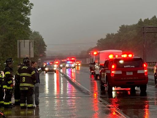 1 killed, 23 hurt in party bus crash on I-95 in northern Maryland