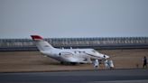 日本九州大分機場1訓練機衝出跑道 幸無人傷亡