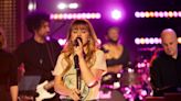 Fans Are 'So Excited' After Kelly Clarkson Shares Sneak Peek at Kellyoke Soundcheck: 'A Perfect Pairing of Vocals'