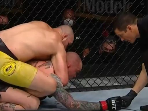 Anthony Smith stopped mid-fight to hand referee his teeth in gruesome UFC moment