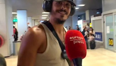 Kiko Jiménez, todo sonrisas a su llegada a España tras su expulsión de 'Supervivientes'
