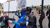 ¡Impactante ataque con cuchillo en Alemania! Apuñalan en el cuello a un crítico del Islam y a un policía