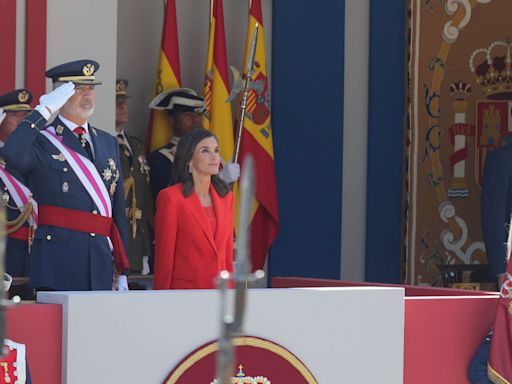 Los reyes Felipe VI y Letizia presiden el desfile del Día de las Fuerzas Armadas en Oviedo