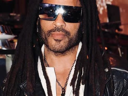 Lenny Kravitz indossa i pantaloni di pelle anche quando va in palestra e questo video lo dimostra